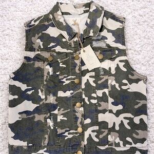 Easel nwt Camouflage Sleeveless Denim Vest medium